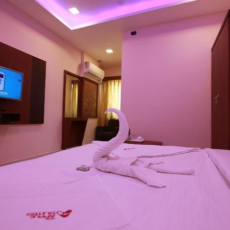 Hotel Apple Suites Бангалор Экстерьер фото