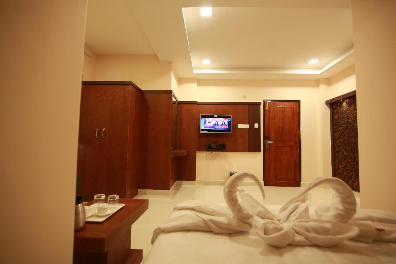 Hotel Apple Suites Бангалор Экстерьер фото