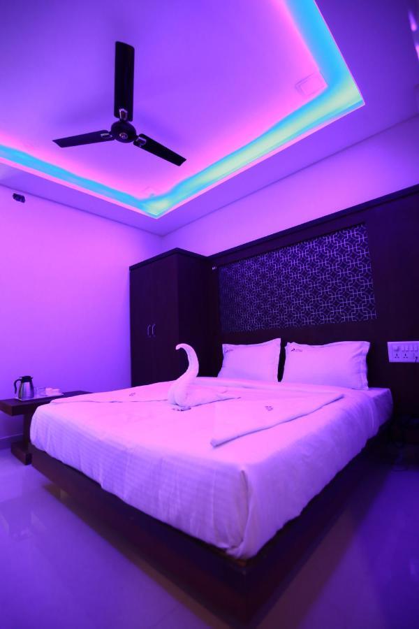 Hotel Apple Suites Бангалор Экстерьер фото