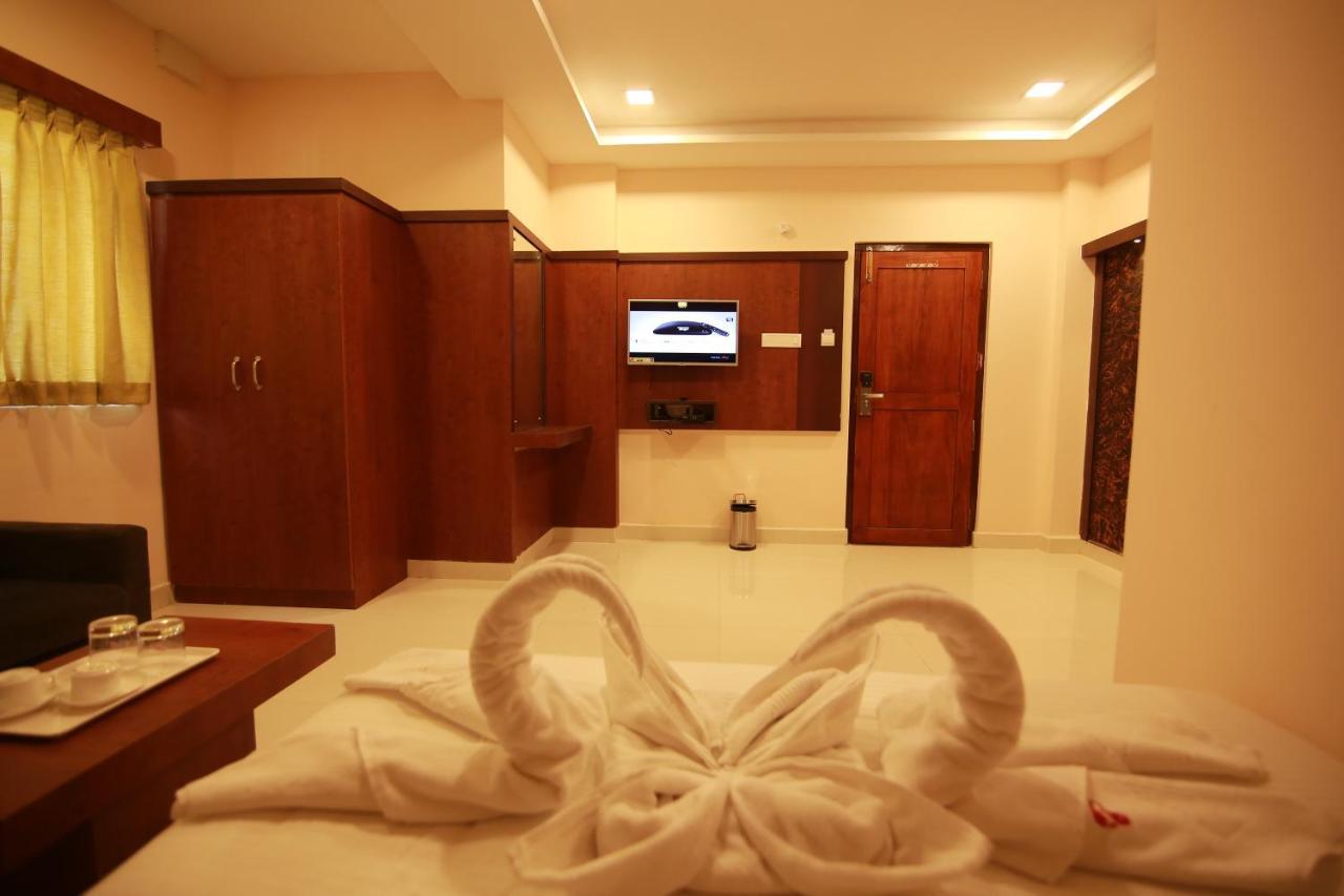 Hotel Apple Suites Бангалор Экстерьер фото